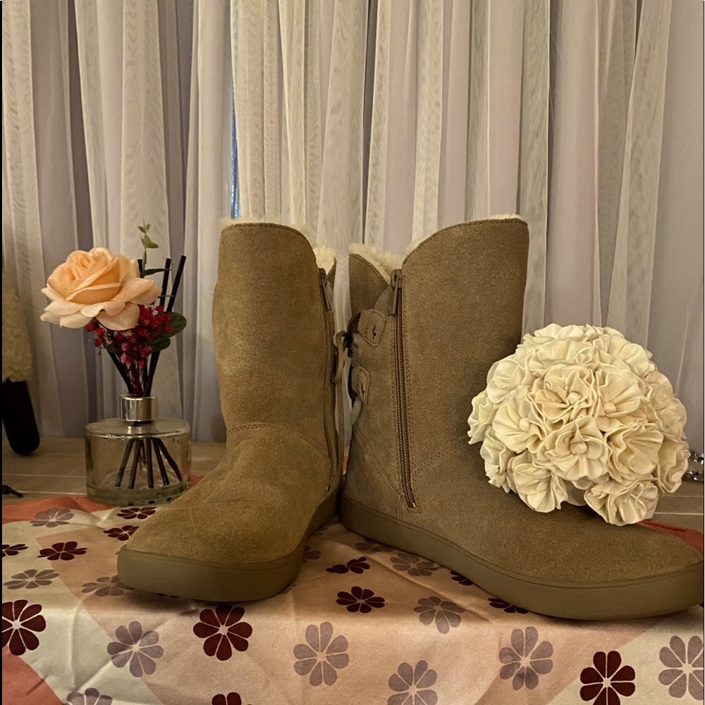 Authentic Koolaburra by UGG suede leather boots.